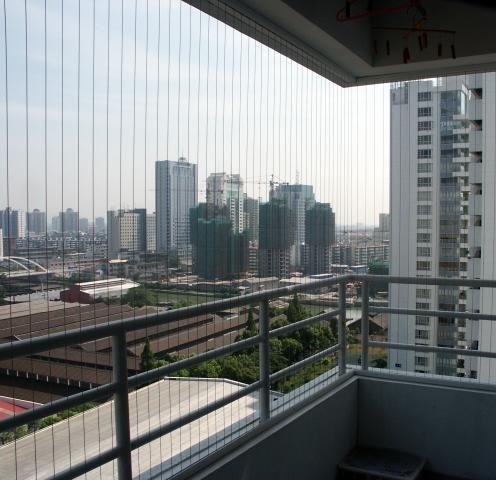 Lý do nên chọn lưới an toàn ban công cầu thang hòa phát